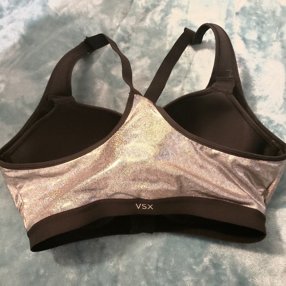 VS Sport Knockout Ultra Max front close bra